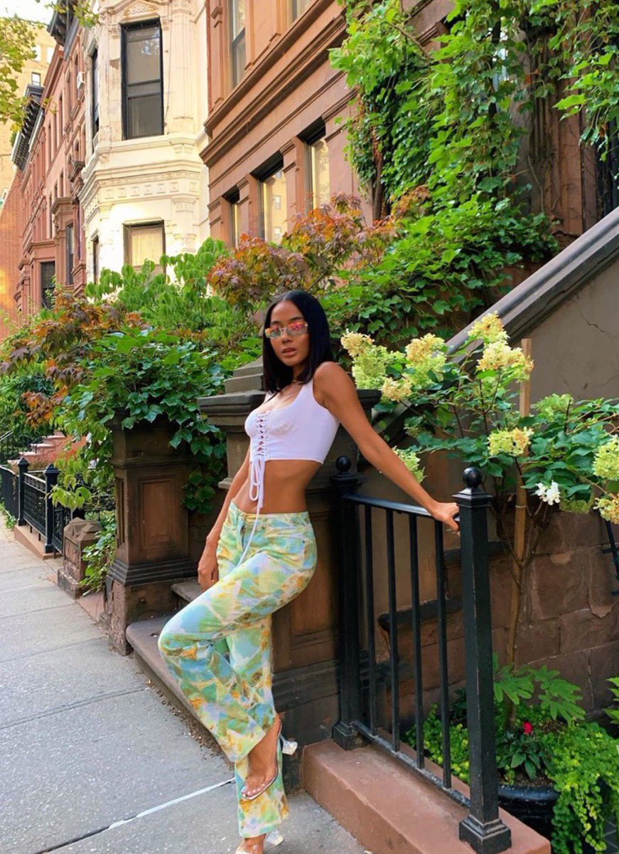 Through the Dark | Taurus, Capricorn𝐈 𝐰𝐢𝐬𝐡 𝐈 𝐜𝐨𝐮𝐥𝐝 𝐭𝐚𝐤𝐞 𝐲𝐨𝐮 𝐭𝐨 𝐭𝐡𝐞 𝐬𝐭𝐚𝐫𝐬𝐈'𝐝 𝐧𝐞𝐯𝐞𝐫 𝐥𝐞𝐭 𝐲𝐨𝐮 𝐟𝐚𝐥𝐥 & 𝐛𝐫𝐞𝐚𝐤 𝐲𝐨𝐮𝐫 𝐡𝐞𝐚𝐫𝐭 & 𝐢𝐟 𝐲𝐨𝐮 𝐰𝐚𝐧𝐧𝐚 𝐜𝐫𝐲 𝐨𝐫 𝐟𝐚𝐥𝐥 𝐚𝐩𝐚𝐫𝐭𝐈'𝐥𝐥 𝐛𝐞 𝐭𝐡𝐞𝐫𝐞 𝐭𝐨 𝐡𝐨𝐥𝐝 𝐲𝐨𝐮