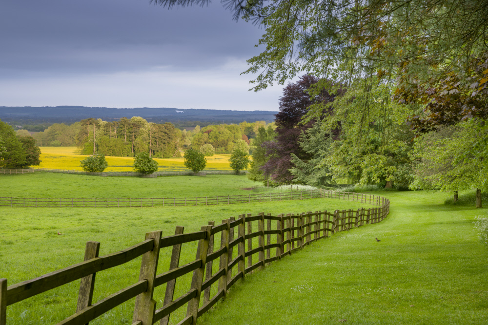 nationaltrust's tweet photo. Summer weather means more time in nature, but this can mean more litter left behind. 

Help care for rolling hills and curious wildlife by taking your rubbish home with you. 
#BeKindToYourParks https://t.co/RVu8ciL7AM
