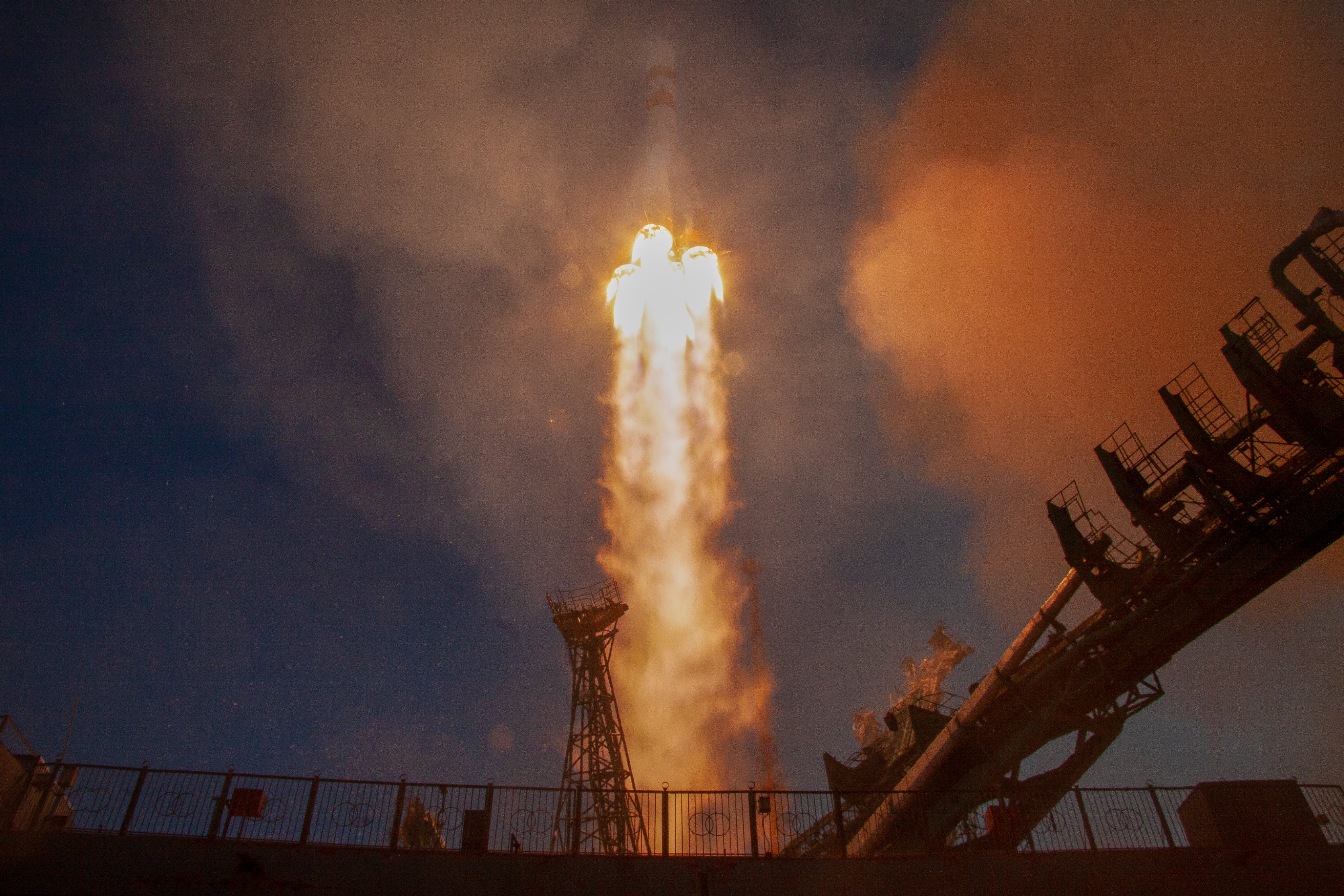 Метеор-м № 2. Союз 2. Ракеты сегодня ночью. Космическая ракета протон м. Ракета с запуском.