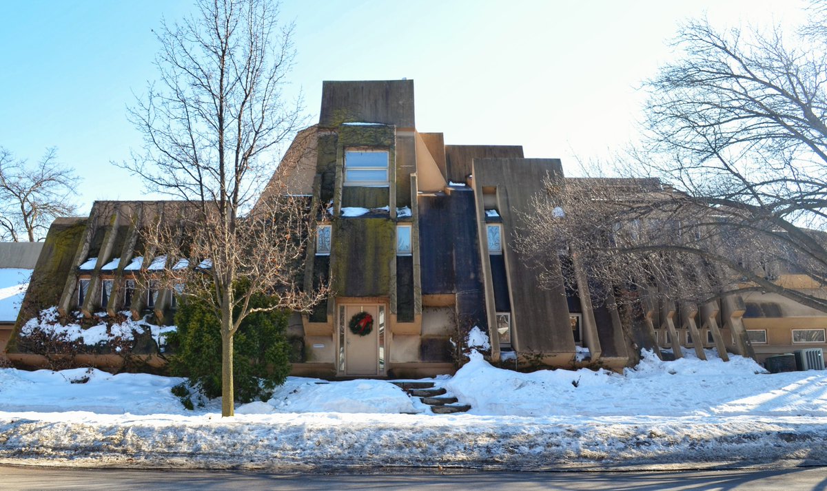 Ok people keep tweeting about “The Bunker” so here goes. This solar design (1979-82) was built by architect Errol Kirsch as his own personal residence. Needs a good power wash but it’s definitely a house that catches your attention, whether you like brutalist architecture or not.