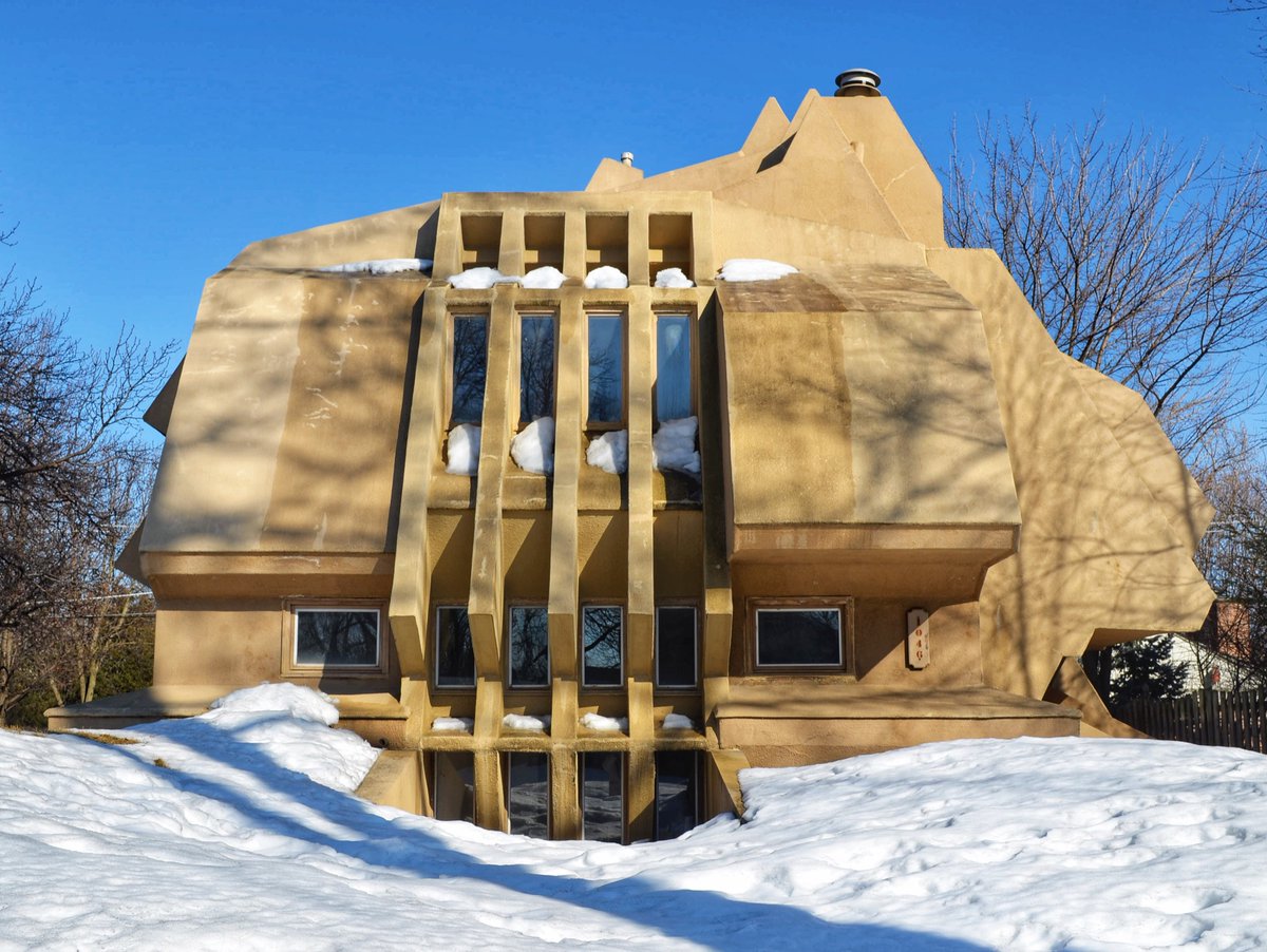 Ok people keep tweeting about “The Bunker” so here goes. This solar design (1979-82) was built by architect Errol Kirsch as his own personal residence. Needs a good power wash but it’s definitely a house that catches your attention, whether you like brutalist architecture or not.