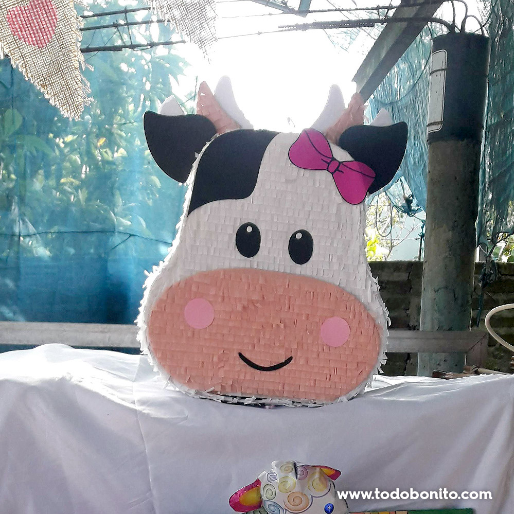 todobonito's tweet photo. Miren que lindos los detalles de #arpillera en los #banderines y las #botellitas. ¡La #torta llena de #animalitos quedó ideal! Muchas gracias Yani por volver a confiar en nuestros diseños para tus celebraciones. ♥♥♥ https://t.co/R26rZj2z4h