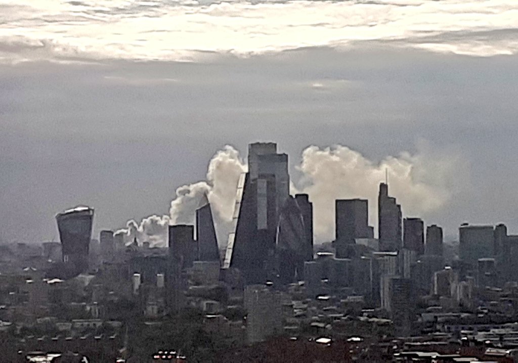 Conkleton's tweet image. #londonfire #parkroyal this evening
Thank you @londonfirebrigade 

#london #fire #firefighter #urbanjungle #urbanphotography