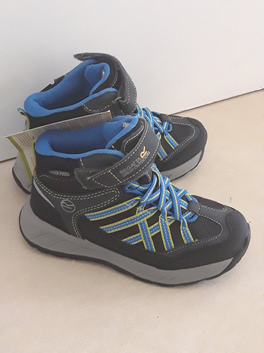 LittleOffer's tweet photo. 5 year olds first pair of walking boots...family adventures starting up again soon! https://t.co/GGT4Fhz7b4