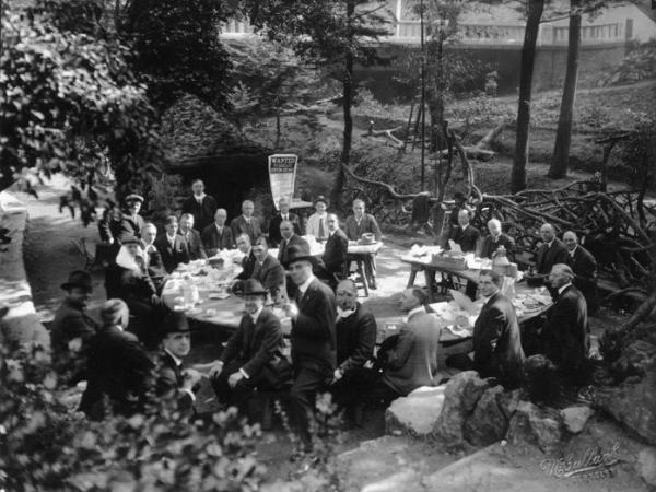 En este artículo sobre la historia de #Rotary se explica la respuesta de la organización a la pandemia de gripe de 1918. on.rotary.org/2X2xKkT