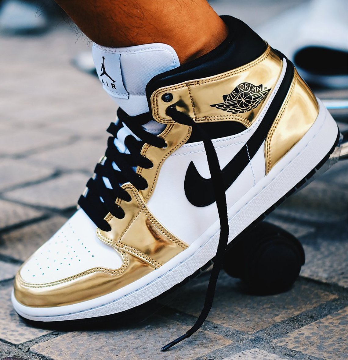 nike jordan dourado
