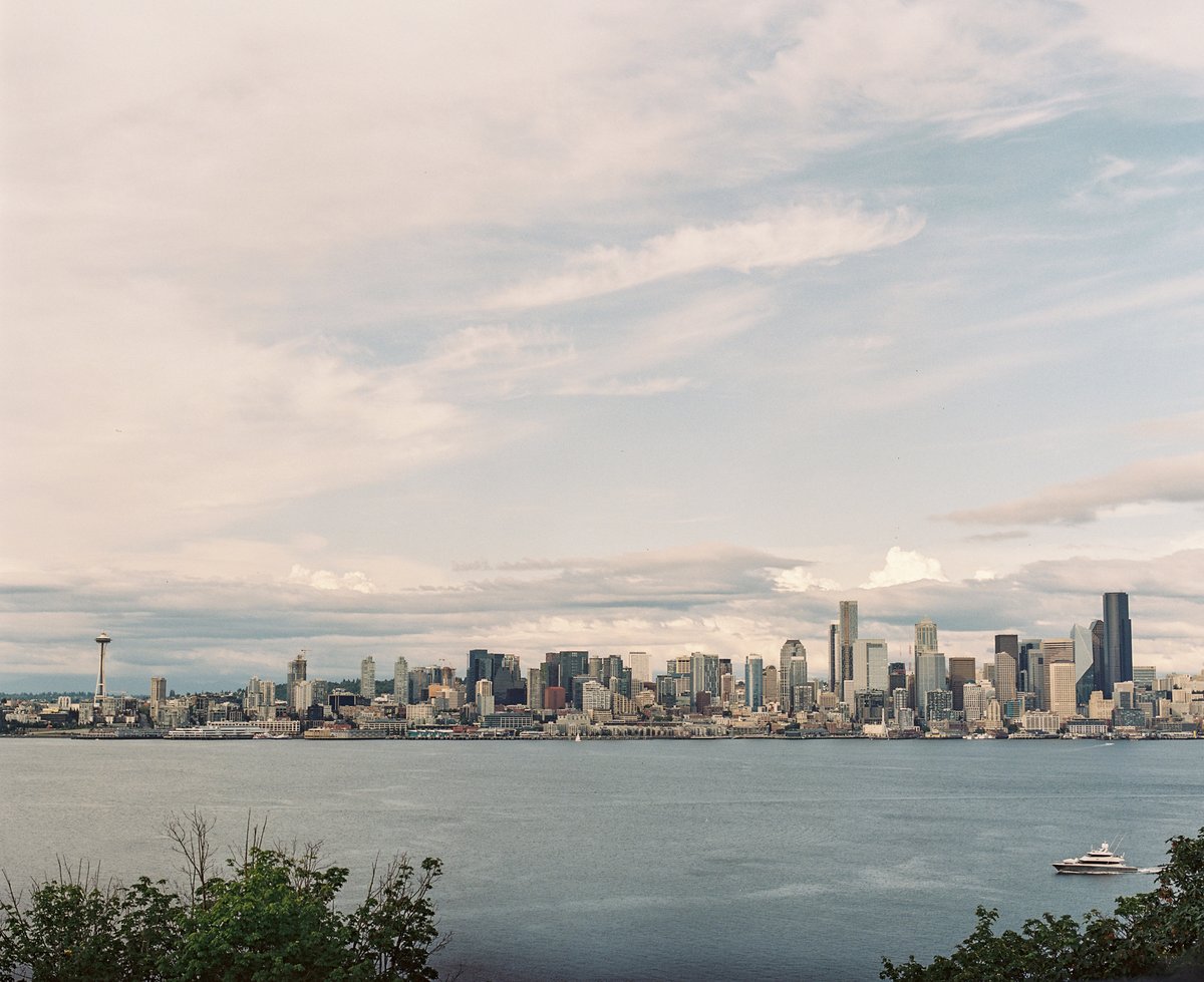 BrianDavidRobe1's tweet photo. Seattle from West Seattle...the finest view of the Emerald city.

Hasselblad 501CM film capture by my Spicy Orange Creamcicle... 
#seattlewa #hasselblad #virginiaroberts https://t.co/AiT2MiftRB