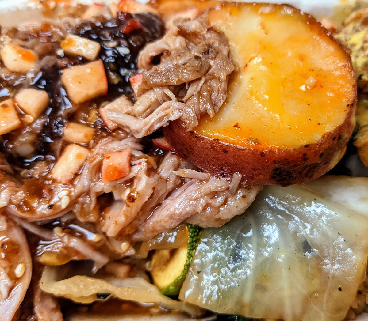 catarinalai's tweet photo. #MealPal Thursday ๐ด #pulledpork with apple sauce bowl from Viva Cafe.
sample of #currychicken
#yummy #SFFiDi https://t.co/pDJzVeyXHm