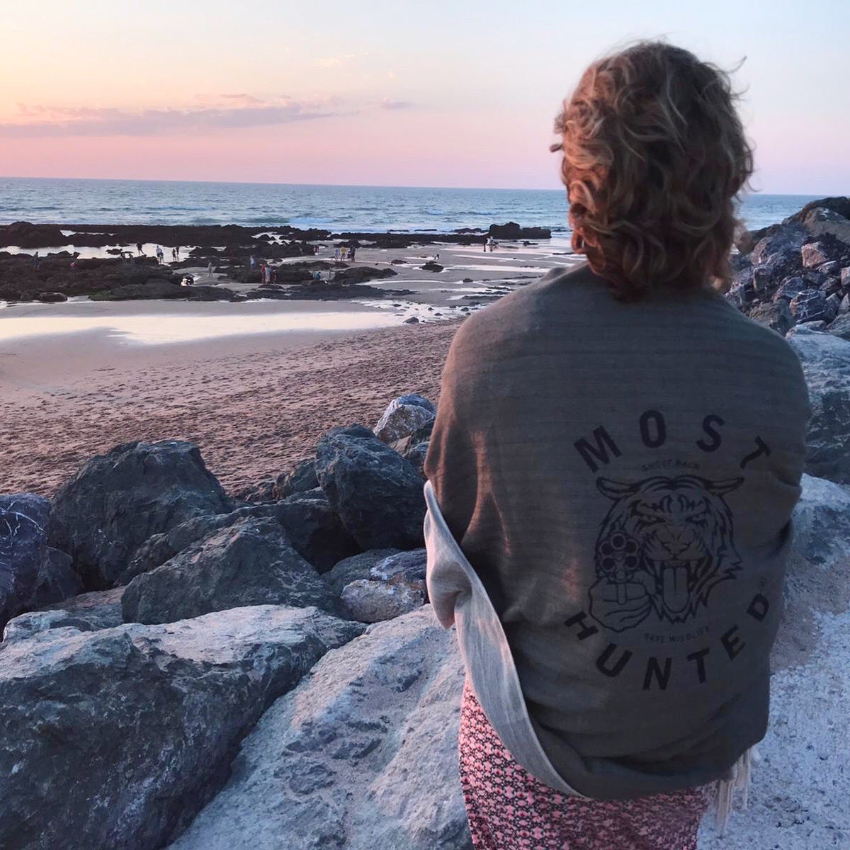 MOST_HUNTED's tweet image. Thank you Suus, for sharing this beautiful holiday moment with your comfortable multipurpose throw 😻 #holidaypic #mosthunted #momenttoremember #bidart #france #stylish #comfortable #multipurposethrow #tigerdesign #savewildlife #endextinction #lovelife #lovewildlife #roartiger