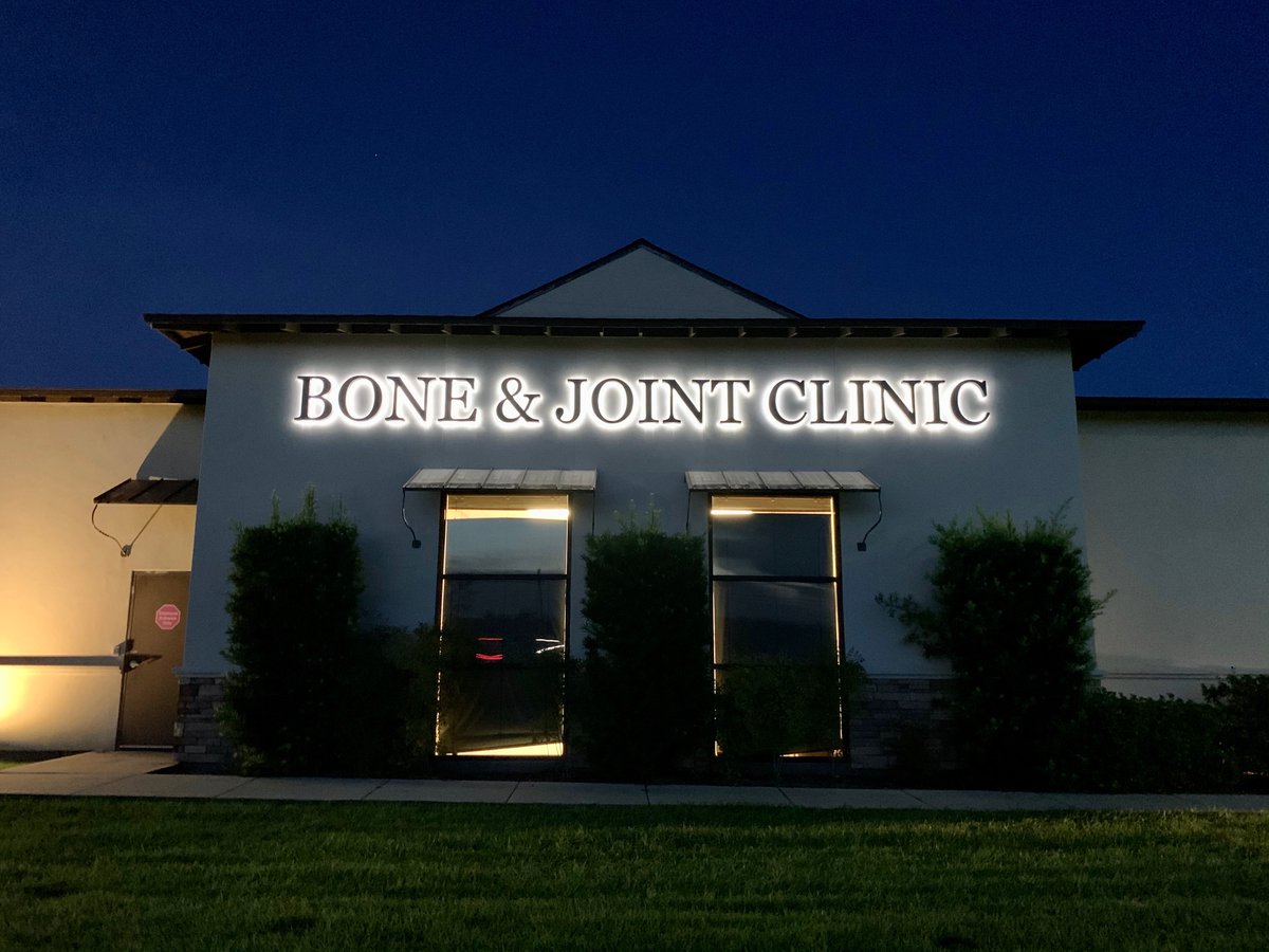 boneandjointbr's tweet photo. Thank you Latch-On Productions for installing this new sign at our Brusly location. We love it! #bjcbr #brusly #boneandjoint #movemorehurtless https://t.co/peWcJi9Bx7
