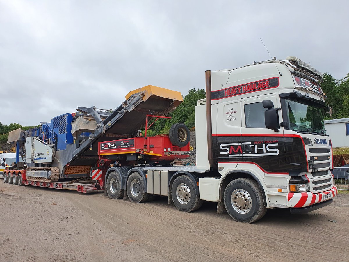 KJ_Services's tweet photo. One Of Our Kleeman MR130Z Impact Crushers On The Move Today, Being Transported By Our Good Friends Smiths Mechanical! #KJServicesLtd #KJCrushingLtd #Kleeman #Wirtgen #Crushing #Equipment #SmithsMechanicalServices https://t.co/DqmBNGftET