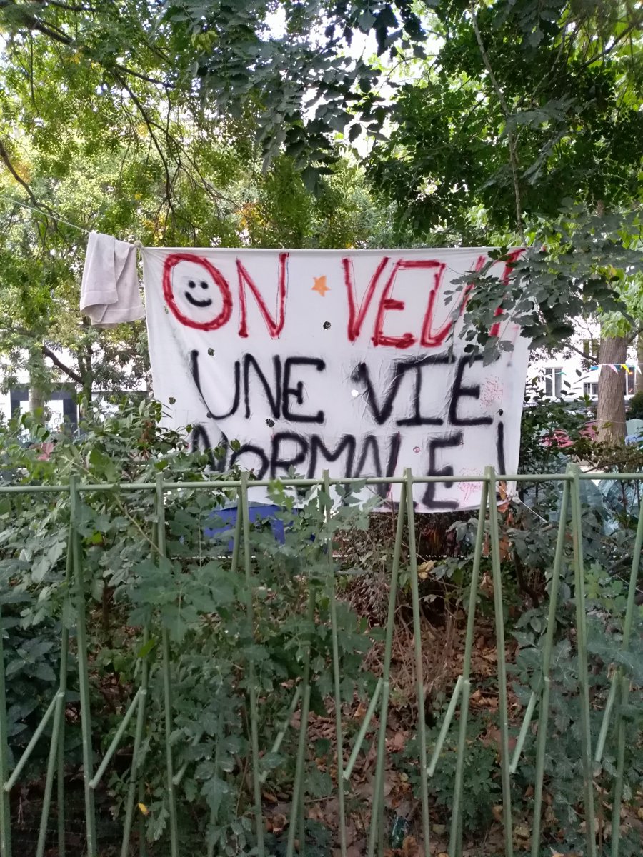 Femmessolidaire's tweet photo. Depuis le 29 juin, des https://t.co/e6eQHWPWMa https://t.co/fxsQAT8c5y, https://t.co/LTWnL8e8k5 par des assos, campent square Jules Ferry à Paris.

1) n'avons-nous pas les moyens d'une protection de l'enfance à la hauteur ?
2) est-ce raisonnable en pleine crise pandémique ? https://t.co/6RXnOf7wO2