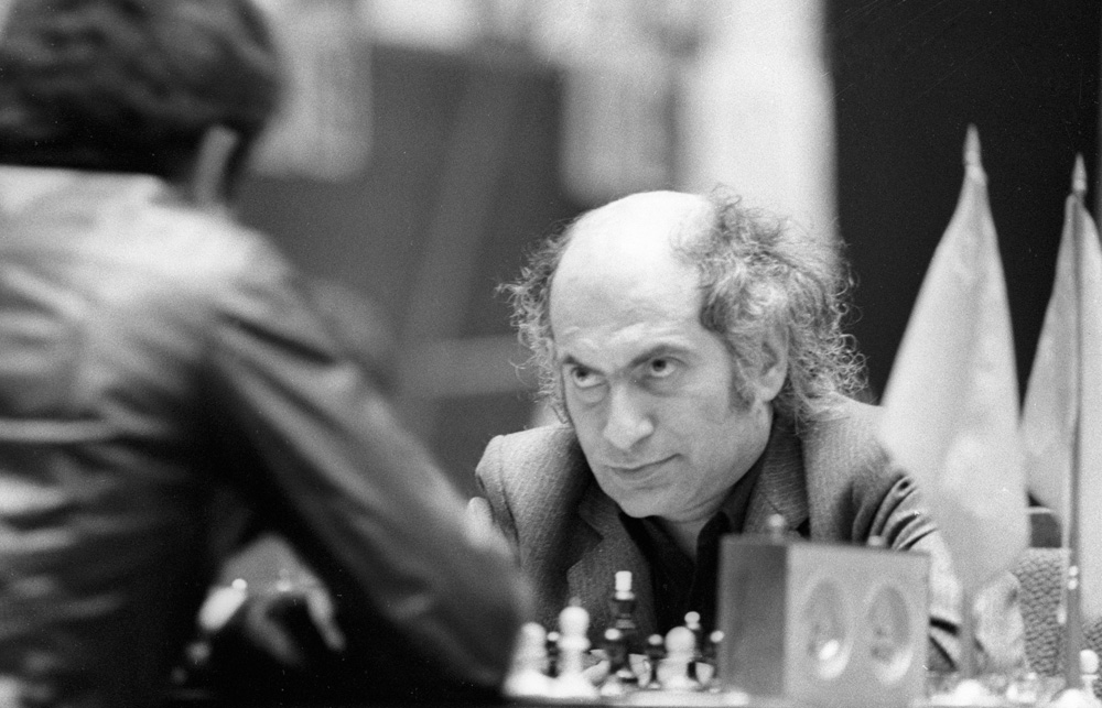 Douglas Griffin on X: Ex-World Champion Mikhail Tal (b. Riga, 1936; d.  Moscow, 1992), pictured at Wijk aan Zee, January 1988.  (📷: #chess  / X