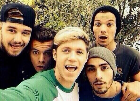 dudumfan's tweet photo. exactly 10 years ago at 8:22 one of the best band in the world - One Direction was created #10YearsOfOneDirection https://t.co/9JHwIqdnNo