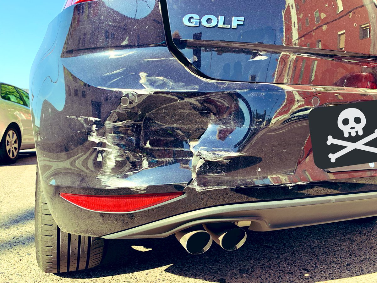 Nacho_Nieto's tweet photo. @VW_es @Azotinho @VW_es esperando la toalla mira lo que me han hecho esta tarde...😢 un poquito de compasión por los heridos! 🥺 https://t.co/gUIoD8XRh2