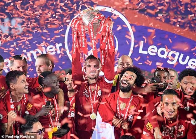 Philipstridegm1's tweet photo. What a great night to always remember Liverpool picking up the premier league trophy 🏆❤ YNWA https://t.co/ujcnM2PEiM