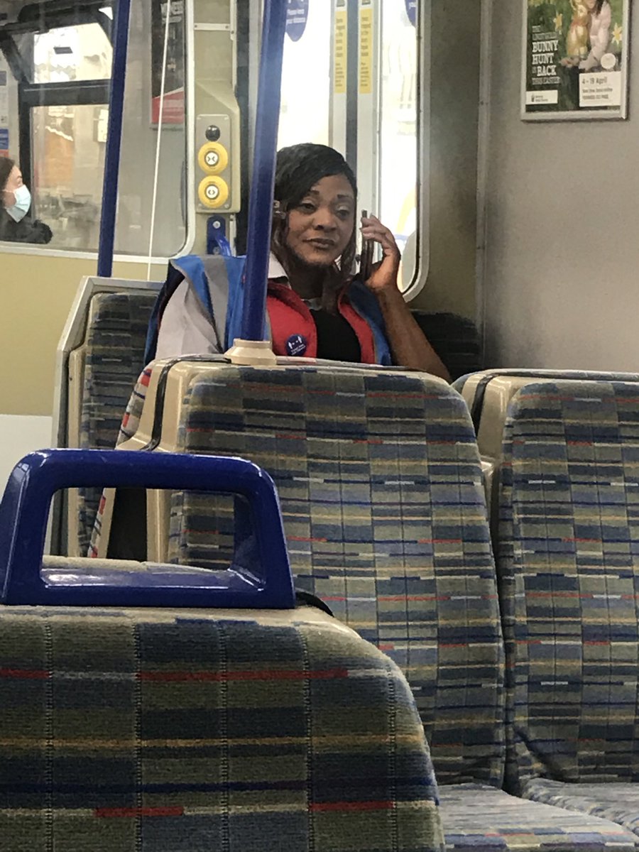 Wackojacko_1979's tweet photo. ⁦⁦@MayorofLondon⁩ you would have thought people that work for ⁦@TfL⁩ would have the decency to wear a face mask #goodexample #muppet https://t.co/L3nIbyUMtb