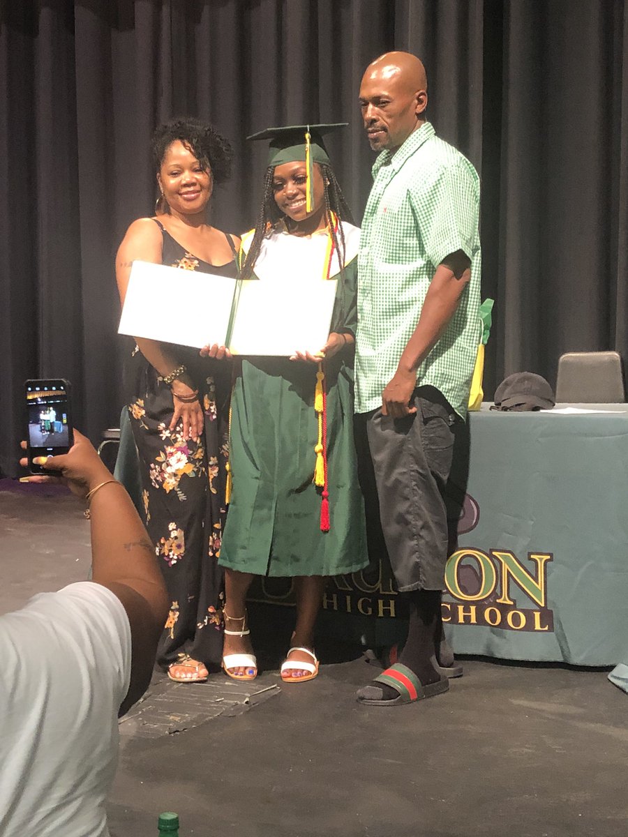 arledockery's tweet photo. Congratulations Jahzara! Our newest @BrutonHS graduate! We are so proud of you for deciding to finish early to pursue Nursing! Congratulations!!💚💛 https://t.co/rn72bZPOeL