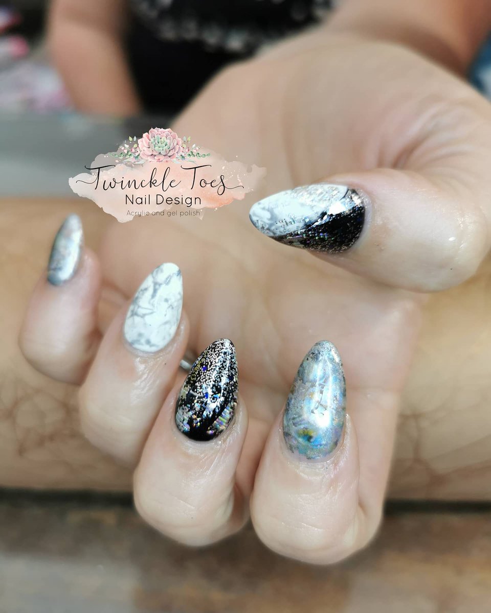 Wincklegreen's tweet photo. Bit of black 💅💅 https://t.co/MhAcTbPukG