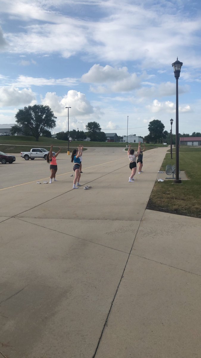 IndeeCheer's tweet photo. Putting in the work so we can be ready when we can stunt!! #drillsequalskills #indeepride https://t.co/JGP2wj1z3V
