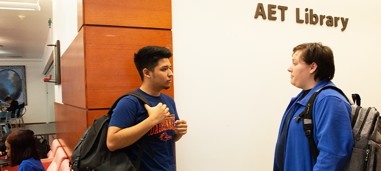 UTSA's tweet photo. Hey ’Runners, did you know that our Applied Engineering and Technology Library was the nation’s first fully bookless library on a brick and mortar campus? Check out how UTSA began the bookless library trend: https://t.co/QnnZjFohCG #UTSA #BooklessLibrary #Elibrary https://t.co/DOEZRHK21M