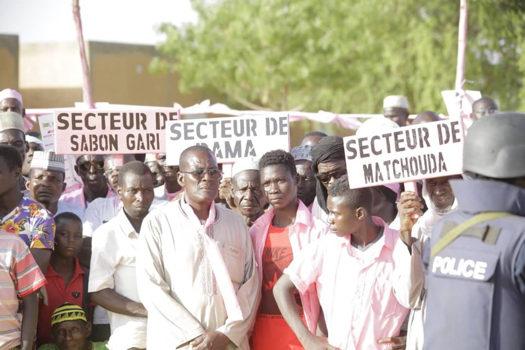 mohamedbazoum's tweet photo. Poursuite de la tournée de proximité et de prise de contact avec les structures du PNDS TARAYYA, de la région de Tahoua
#Etape de #Karofane en images https://t.co/Ubh901Z0QJ