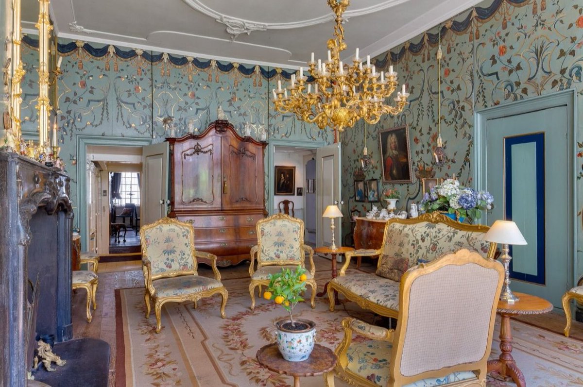 heraldicinwood's tweet image. Some pictures of the Dutch interior where now the rococo mirror hangs (now gilded).The interior is just perfect. #classicalinteriordesign #frenchstyledecor #mirrorframes #classicalmirrorframe #rococoframe #rococostyle #rococospiegel #rococofurniture #louisxvstyle #rococodecor