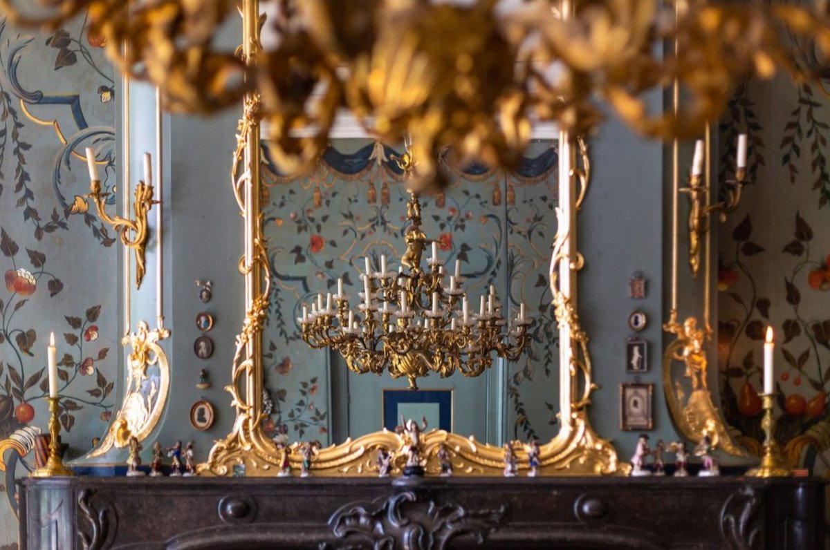 heraldicinwood's tweet image. Some pictures of the Dutch interior where now the rococo mirror hangs (now gilded).The interior is just perfect. #classicalinteriordesign #frenchstyledecor #mirrorframes #classicalmirrorframe #rococoframe #rococostyle #rococospiegel #rococofurniture #louisxvstyle #rococodecor