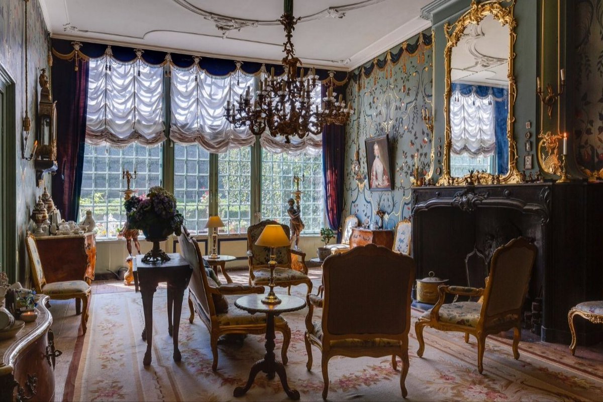 heraldicinwood's tweet image. Some pictures of the Dutch interior where now the rococo mirror hangs (now gilded).The interior is just perfect. #classicalinteriordesign #frenchstyledecor #mirrorframes #classicalmirrorframe #rococoframe #rococostyle #rococospiegel #rococofurniture #louisxvstyle #rococodecor