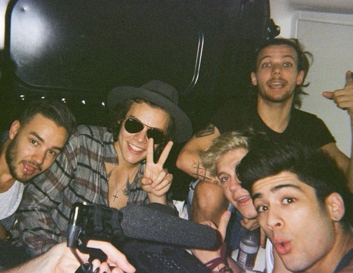 luvmyszalupson's tweet image. dobra idę spać, mam nadzieję że zbyt wiele mnie nie ominie. Dziękuję,że mogłam spędzić z wami ten dzień. Dobranoc💕 #10YearsWithOneDirection