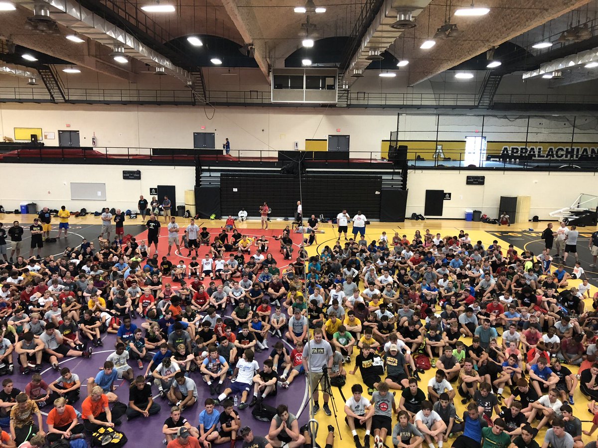 TBT to 2019 summer camps in Varsity Gym. 2nd virtual camp is coming up Monday at 7pm. Register at appstate.irisregistration.com/Form/20wrestli…
Registration code is 20wrestlingonlineclinic2 <a href="/SeWrestle/">SEWrestle</a> @NCUSAW <a href="/AppStateGrind/">The Grind</a> 
#ReachTheSummit