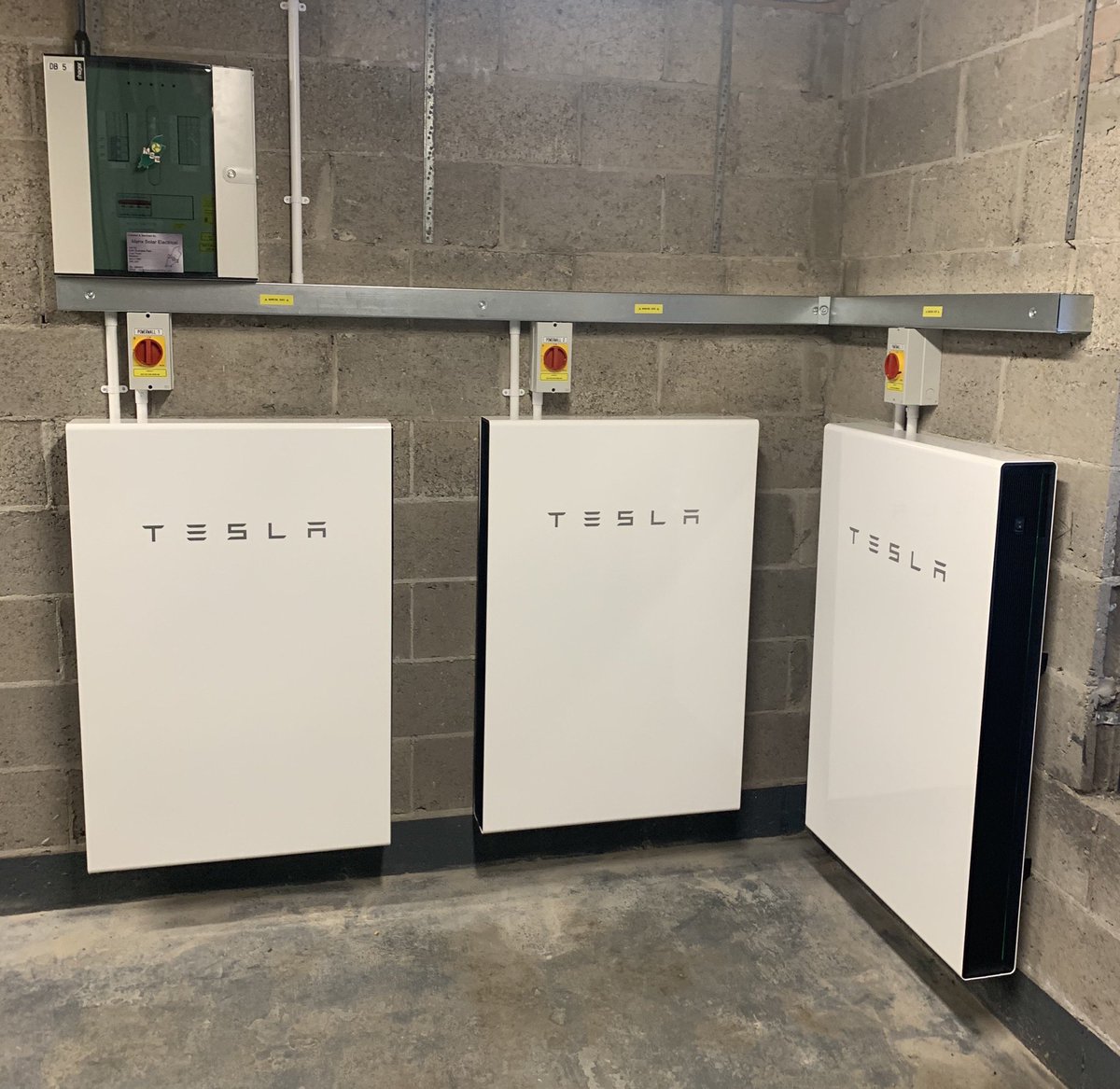 LtdManx's tweet photo. Stage1 of a really exciting project keeping the #manxsolar crew busy this week. #TeslaPowerwall system fully commissioned and operational.

This will greatly reduce the electrical costs for the premises, and also provide a source of backup power in the event of a grid outage! 😍 https://t.co/qrum9lOnw4