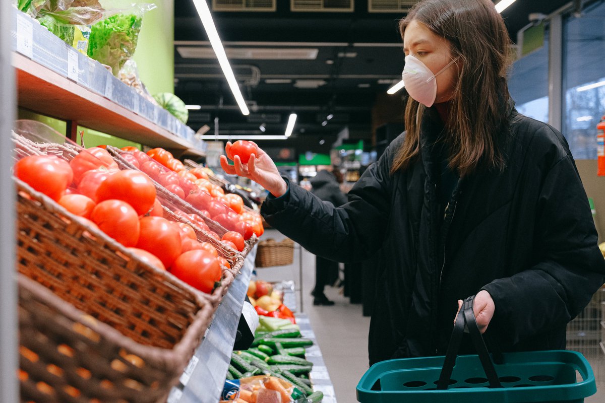 FaceDefender's tweet photo. For those of us in the UK, if you're going shopping tomorrow don't forget your face mask. Also be mindful not to touch your face, or if you have a #smartwatch, then simply download #FaceDefender.

Available for #AndroidWear and #Fitbit> https://t.co/8ofRHqdWPc https://t.co/PhSBKWMGIG