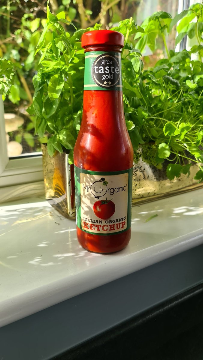 Aaronvegan's tweet image. 'Fishcakes' with Tartare Sauce, Skins on Wedges, Peas, Carrots &amp;amp; Organic Ketchup.

Baking potatoes cut into wedges &amp;amp; baked in extra virgin olive oil &amp;amp; pink salt.

@MrOrganic ketchup which is so thick &amp;amp; tasty.

#veganfish #fishfree #veganjunkfood #veganism