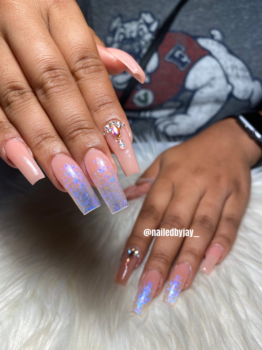 jadababyyxo's tweet photo. Freestyle set by yours truly ✨
Follow my nail IG: nailedbyjay__
#fresnonails #fresnonailtech https://t.co/ahgiYRA3n1