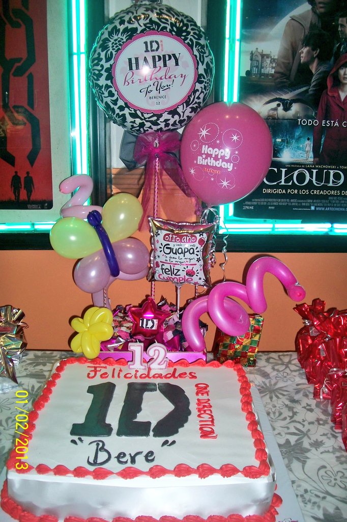 beregocar's tweet image. Bere Directioner tuvo su fiesta de cumpleaños de One Direction y en el cine 😂❤️🥳
#10YearsOf1D 
#onedirection10years 
#10YearsWithOneDirection