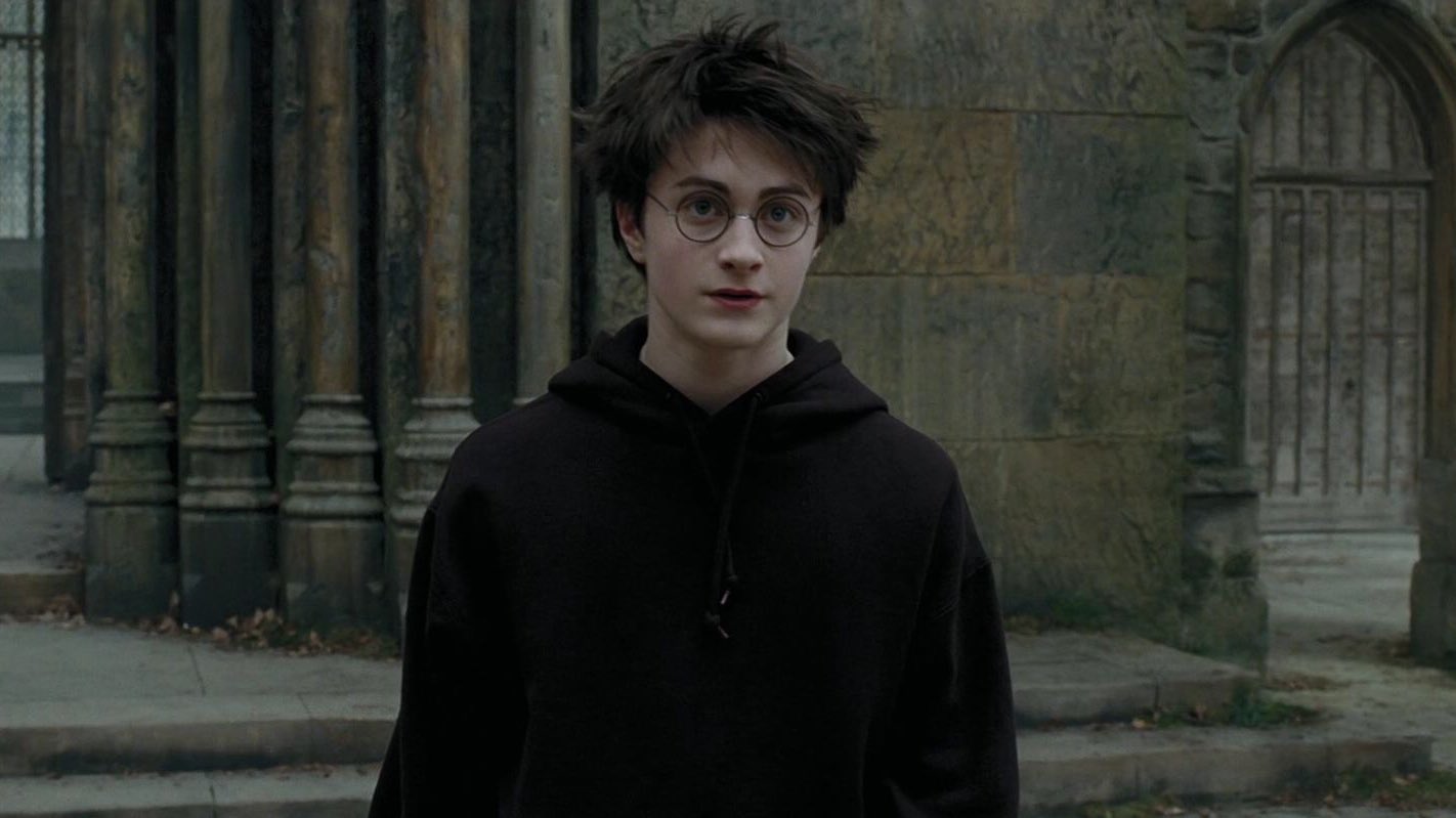 It s the author of harry potter s birthday today happy birthday daniel radcliffe 