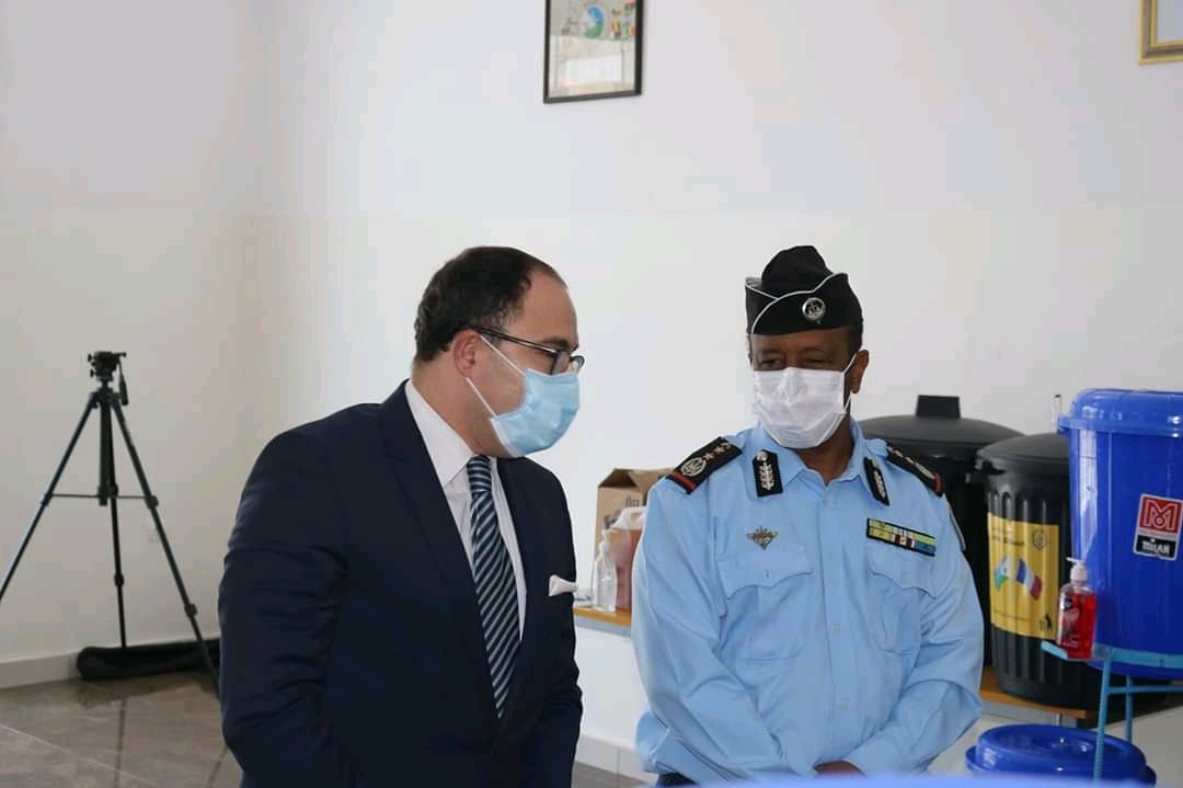 GDjiboutienne's tweet photo. Le 23/07/2020,I'Ambassadeur de #France à #Djibouti Antoine Guillois s'est rendu à #EI3PJ de la #GendarmerieDjiboutienne afin d'y remettre un don en matériel de protection contre le Covid-19 de son côté Col ZAKARIA HASSAN #CEMGN a rendu un hommage appuyé à l'ambassadeur de France. https://t.co/I1VcvYiohi