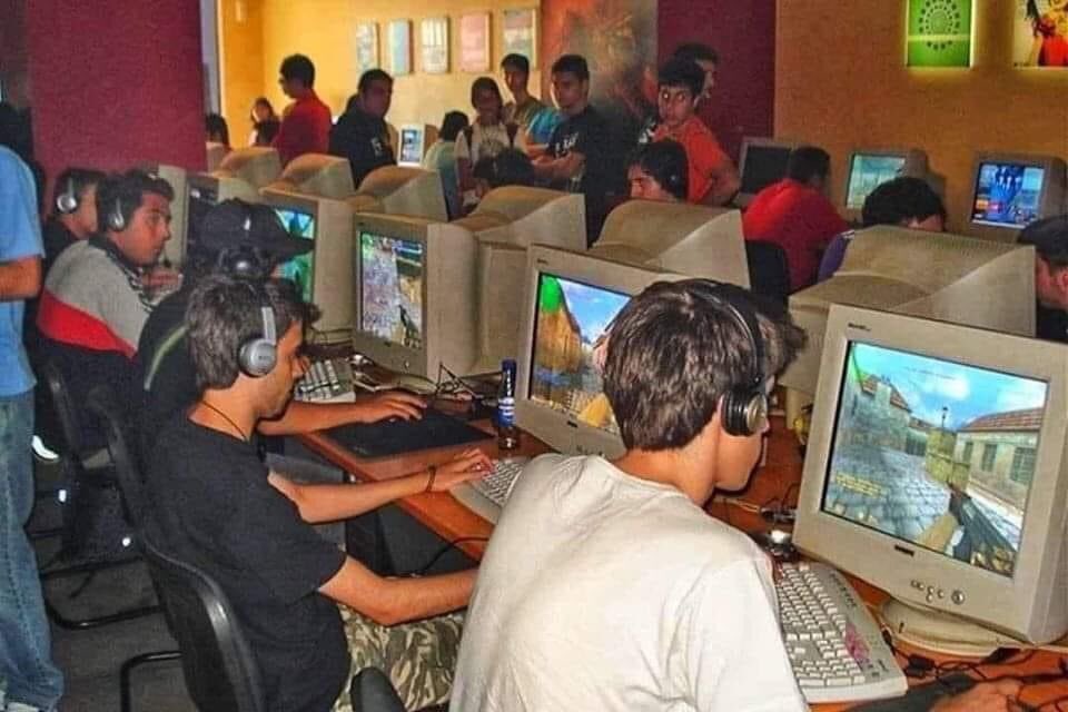 harry111elsucio's tweet photo. Quienes de vosotros aveis jugado en el ciber de tu pueblo al counterstrike 1.6? Que tiempos aquellos #counterstrike1.6 #amigos https://t.co/hltAt1labU