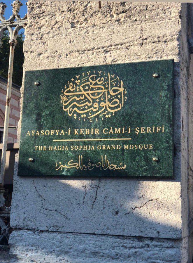 Bir nesil Ayasofya Camisi'nin kapatılmasına şahit olmuştu. Biz de Ayasofya'nin açılışına şahit oluyoruz. 
Bize bu sevinci yaşattığınız için Allah sizden razı olsun <a href="/RTErdogan/">Recep Tayyip Erdoğan</a>