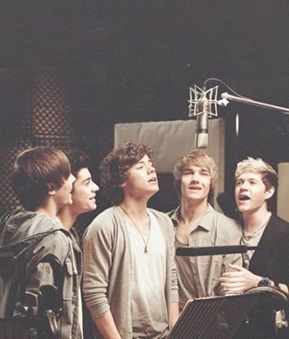 louisweat13's tweet photo. realmente no se si es el fin o no, pero yo estoy satisfecha con todo lo que nos dieron hoy, movilizamos el mundo, rompimos 3 récords mundiales, los chicos aparecieron y disfrutaron el dia junto a nosotros. yo me voy más que feliz 

#10YearsOfOneDirection #10YearsOf1D https://t.co/EvDvKPwElj