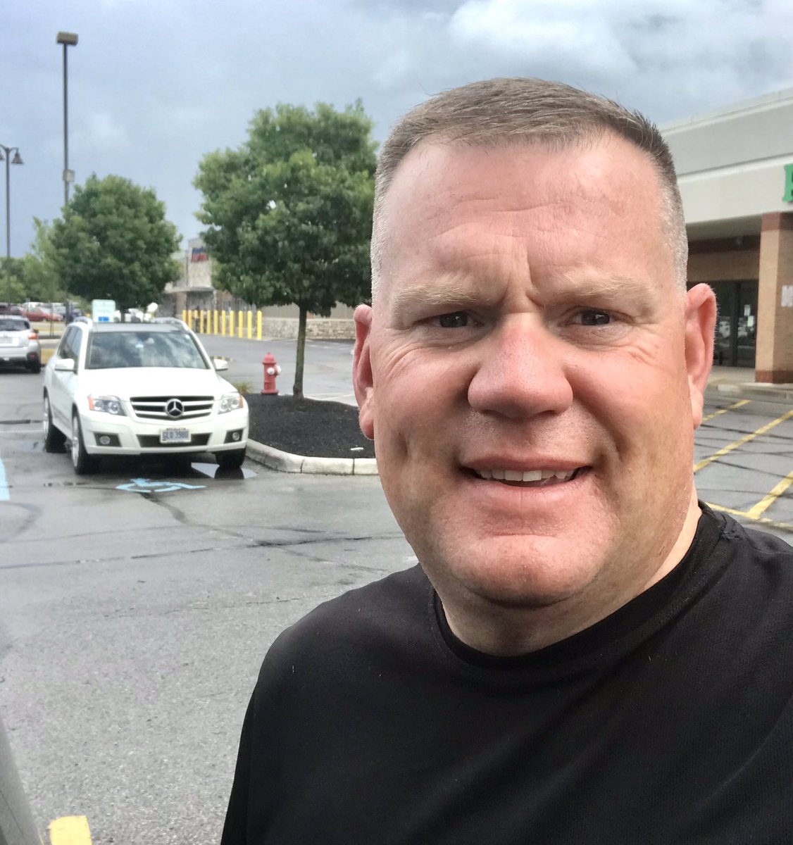 CHIEFGILBERT1's tweet photo. At the end of a long day I really didn't want to go do my run. Which I know means I need to do my run, so I forced myself to get in done...  Exercise is not only good for the body but it is good for the mind and spirit as well.... NOT... Just my Haircut pose for @chiefcappy507 https://t.co/q7sN3PTK64