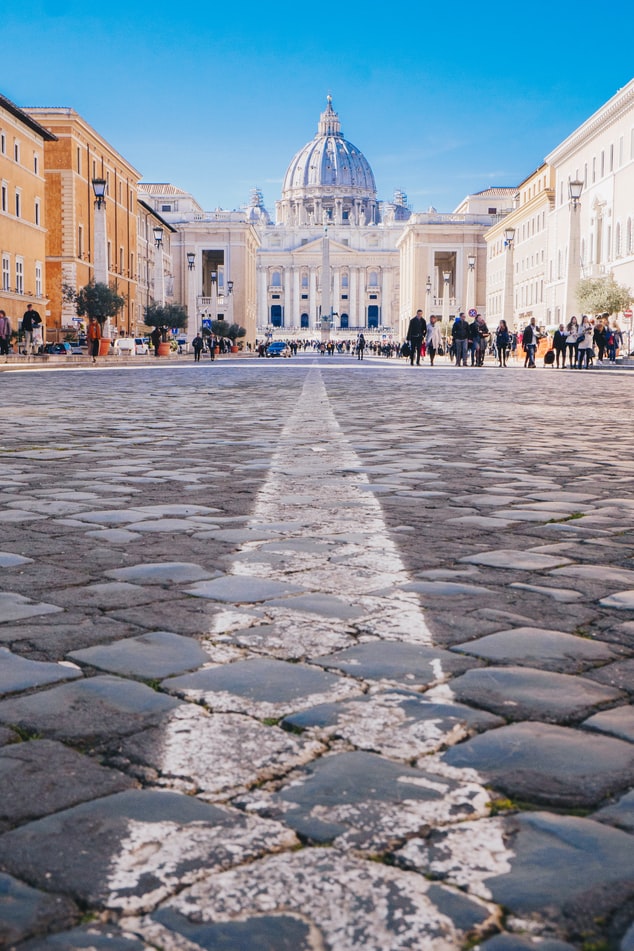 CirioUK's tweet photo. Italy surrounds two of the world’s smallest countries; San Marino in Northern Italy, the oldest republic in the world and Vatican City in Rome, the smallest country in the world! #ItalianFacts https://t.co/krCKohqQHs