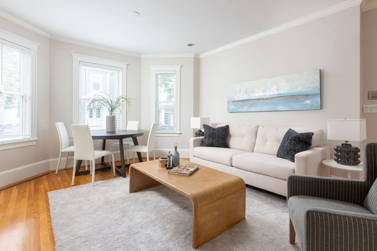 charlesgate's tweet photo. Spacious South Boston duplex with 3+ bed, 2.5 bath, and 1,700+ sqft. Gourmet kitchen, ample living and dining space, and an outdoor oasis to call your own. Located in the desirable City Point neighborhood. $999,000

https://t.co/AAwuB10F73 https://t.co/tFOw3GUCIh