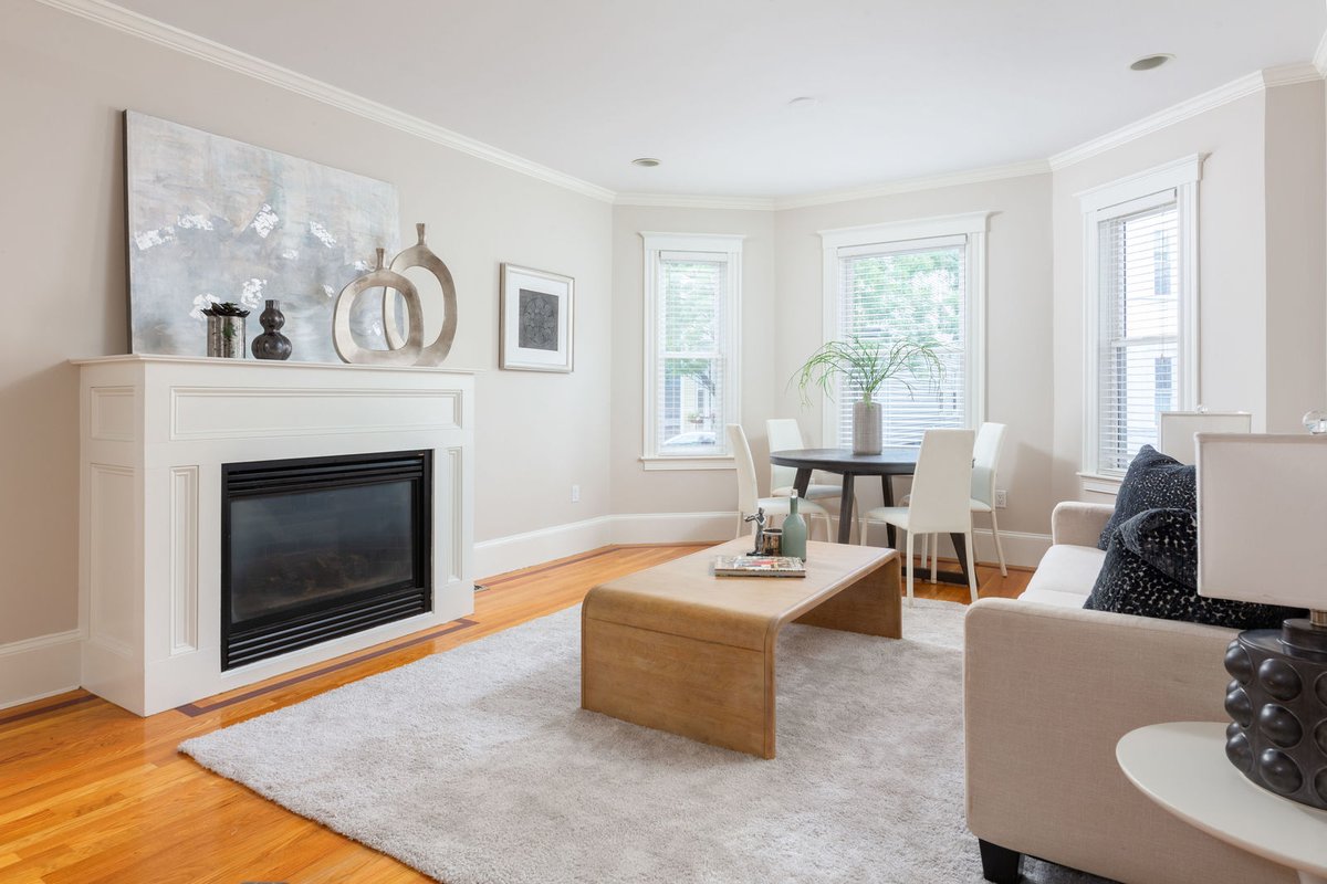 charlesgate's tweet photo. Spacious South Boston duplex with 3+ bed, 2.5 bath, and 1,700+ sqft. Gourmet kitchen, ample living and dining space, and an outdoor oasis to call your own. Located in the desirable City Point neighborhood. $999,000

https://t.co/AAwuB10F73 https://t.co/tFOw3GUCIh