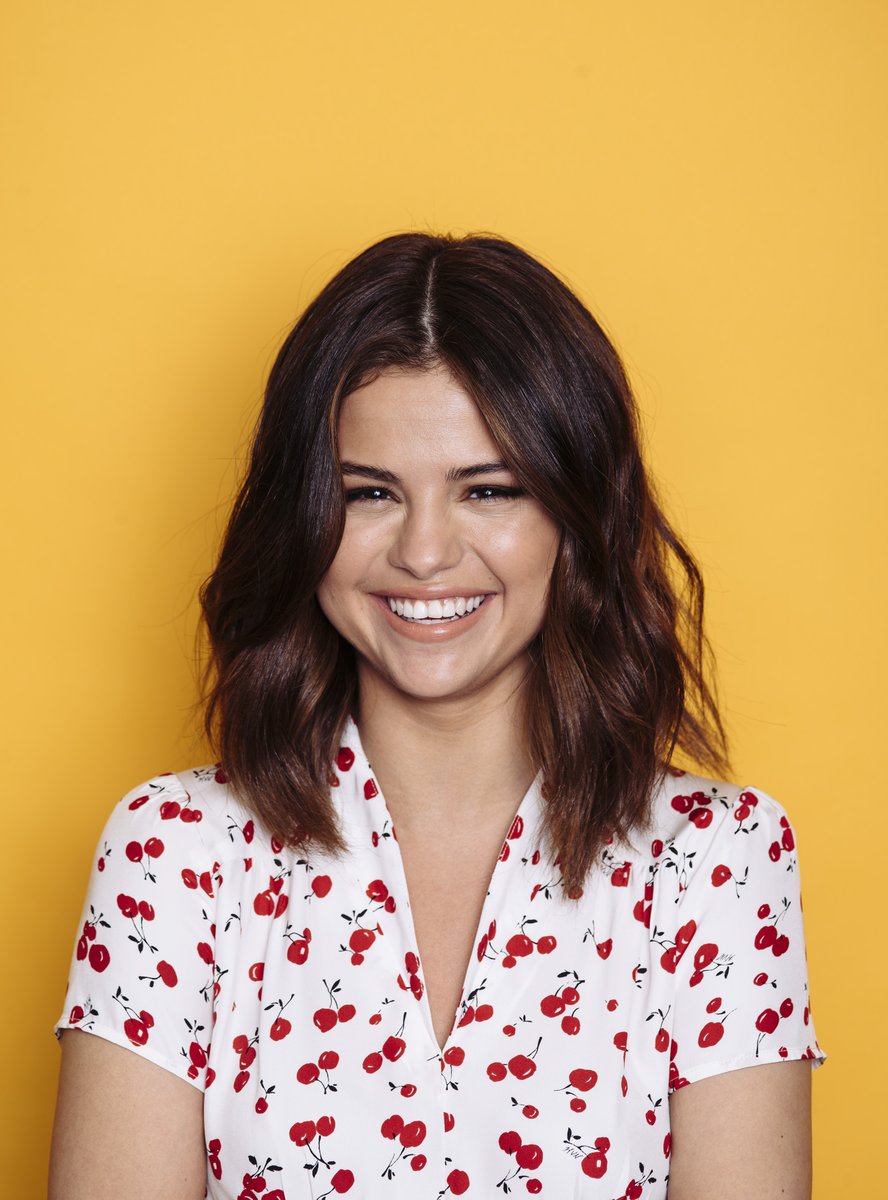SGColombia's tweet photo. #Selenators feliz jueves, que tengan una hermosa tarde y recuerden reproducir Past Life en su plataforma favorita.
#streampastlife https://t.co/tL7Eo7dl7D