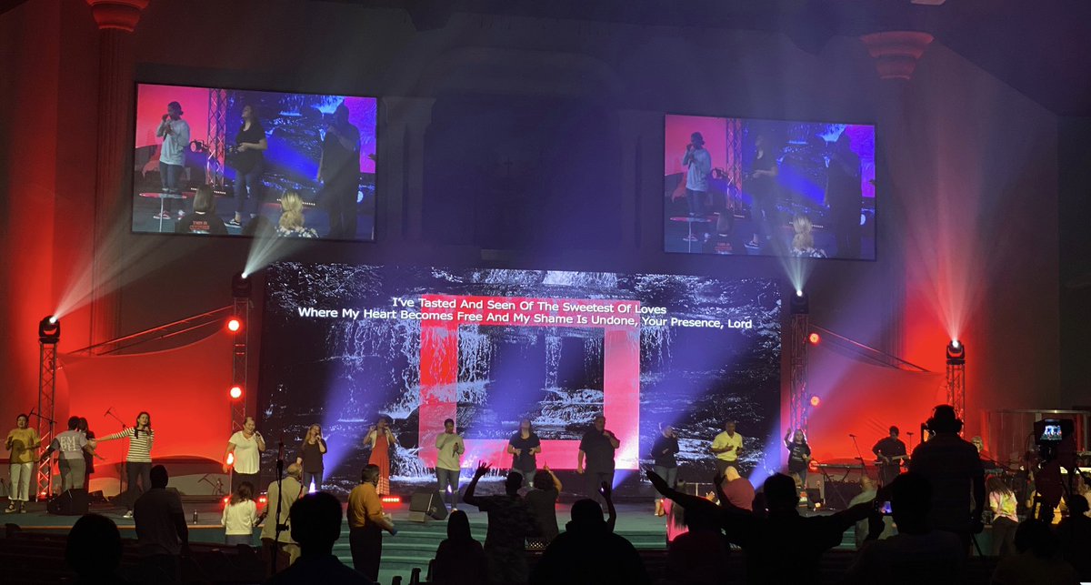 livingwaysa's tweet photo. Faith is surging @ Livingway!
A great night last night! A big thank you to the Livingway Dream Team & everyone who keep serving through it all!
We loved having everyone in the building & appreciate everyone engaging online!
#Livingway #Halftime #MDWK #theLC #Paparazzi https://t.co/UsHLKrI2zl