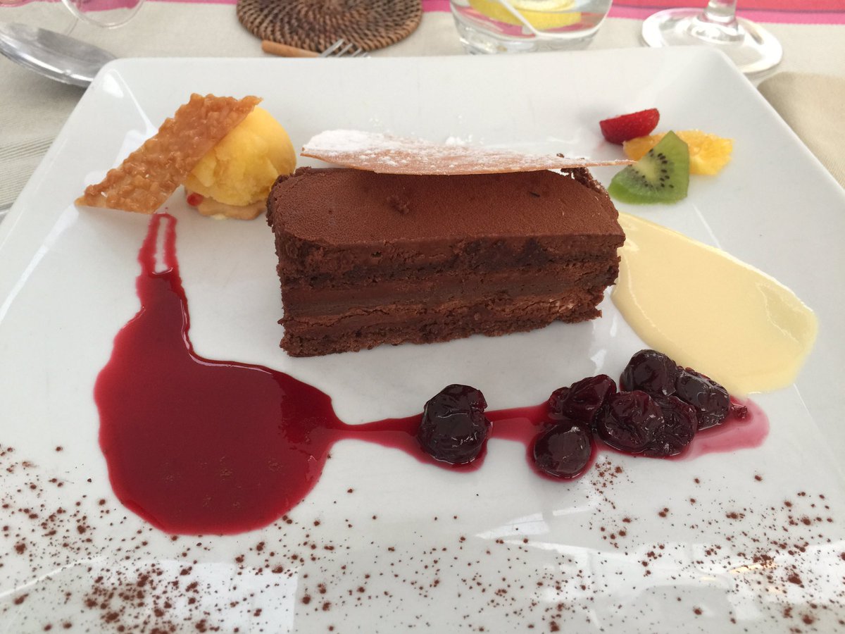 bibalabib's tweet photo. Bien mérité ! #loireavelo #120km #crevaisons #chateaux https://t.co/pTHi11wSNx
