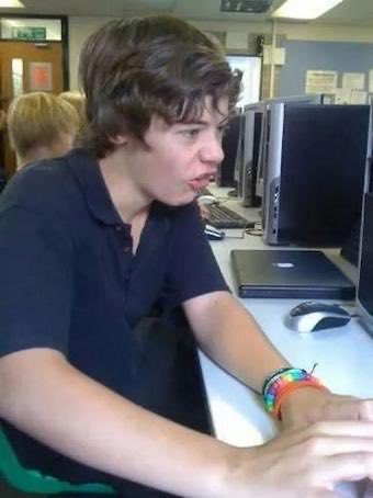 harrysbbymommma's tweet photo. when i waited weeks for this day expecting for a comeback only to find out we only gettin 4k videos on youtube

#onedirection10years 
#onedirection4ever 
#ONEDIRECTIONBREAKSTHEINTERNET https://t.co/F8gcYPa13y