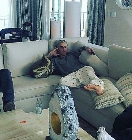 habitualmel's tweet photo. Justin en su casa rodante sacando fechas que ni siquiera son para latinoamerica || Las beliebers de Latinoamerica. 
BIEBER IS COMING https://t.co/MLeBkqFeCK